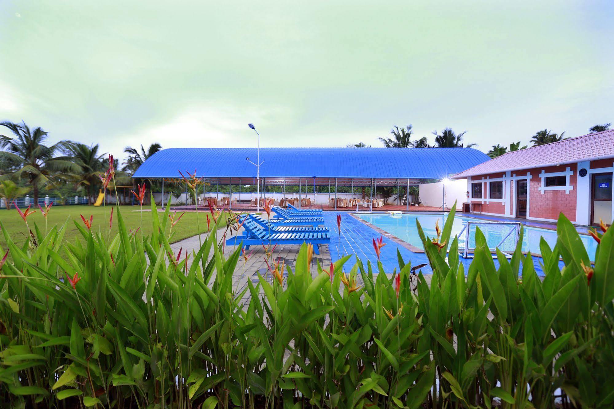 Blue Waters Cherai Cherai Beach Exterior foto